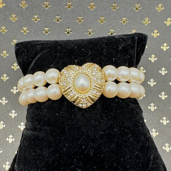 Vintage Richelieu Double Faux Pearl Bracelet with heart “centerpiece” covered in - Picture 10 of 14
